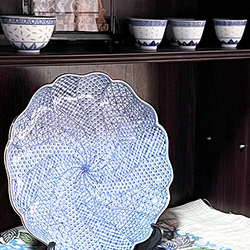 店内の飾り棚の様子